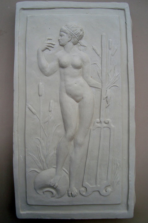 Bas-relief antique femme de la fontaine des Innocents